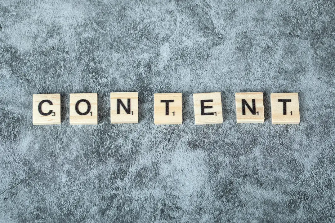 Litere care formează cuvântul "content"